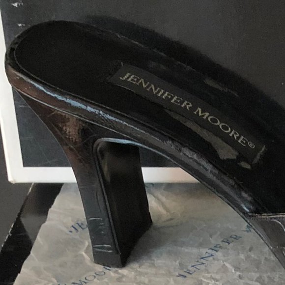 * SOLD *  Jennifer Moore - sandals - Picture 4 of 5